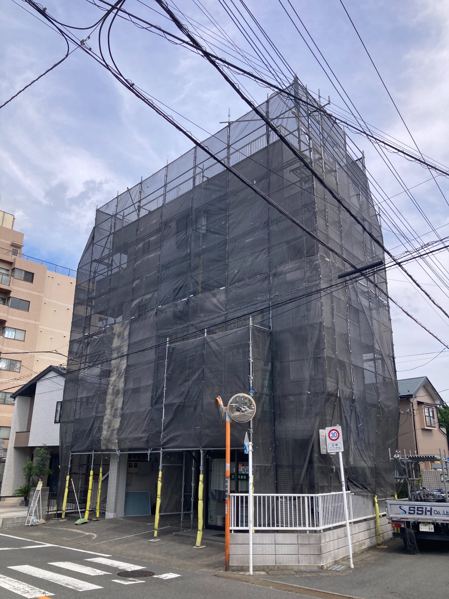 【足場】緑区橋本台にて仮設工事